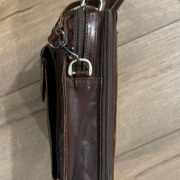 Leaders in Leather Crossbody Wallet Purse Pony tooled leather zipper closure EUC - Picture 5 of 10